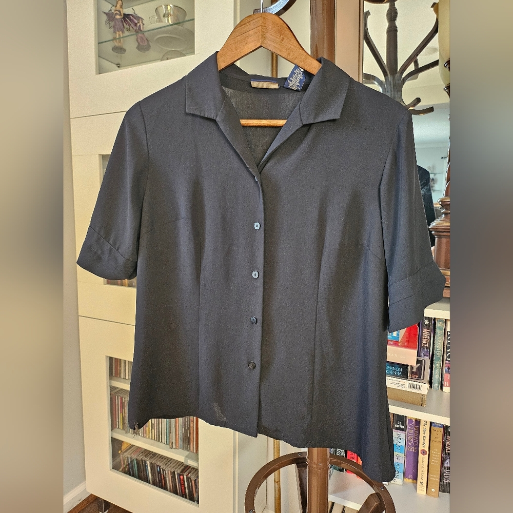 Laura Scott lightweight sheer, button up ladies blouse. 12P